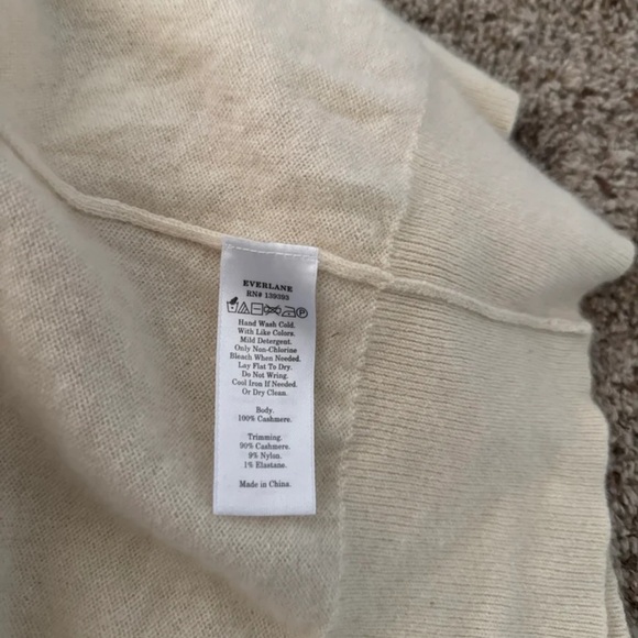 Everlane The Classic Tank in Cashmere Cream 
size Medium - Picture 9 of 12